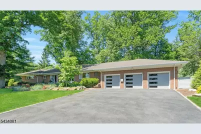 130 Pearl Brook Dr, Clifton, NJ 07013 - Photo 2