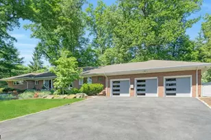 130 Pearl Brook Dr, Clifton, NJ 07013 - Photo 2
