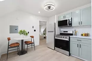137 S Burnet St, East Orange, NJ 07018 - Photo 2