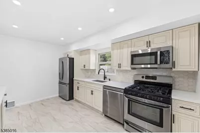 18 Farmingdale Ave, Bloomfield, NJ 07003 - Photo 12