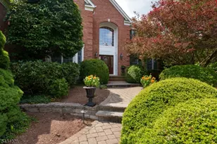 7 Silver Maple Ct, Montgomery Township, NJ 08502 - Photo 2