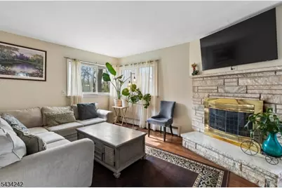 10 De Lazier Pl, Bloomingdale, NJ 07403 - Photo 4