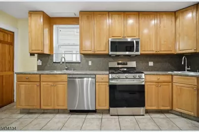 223-225 Keats Ave, Elizabeth, NJ 07208 - Photo 8