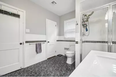 223-225 Keats Ave, Elizabeth, NJ 07208 - Photo 16