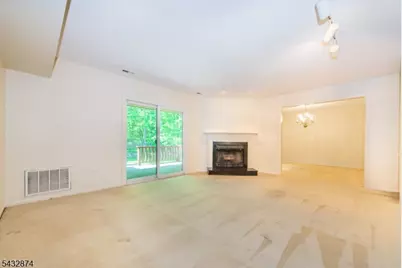 195 Hidden Hollow Ct, Edison, NJ 08820 - Photo 2