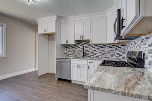 14 Surrey Rd, Franklin Township, NJ 08873 - Photo 4