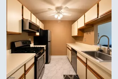 318 Stratford #318, Bound Brook, NJ 08805 - Photo 10