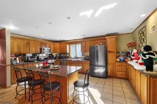 17 Pleasant Pl, Kearny, NJ 07032 - Photo 8