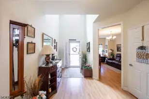 22 Bluffs Ct, Hamburg, NJ 07419 - Photo 4