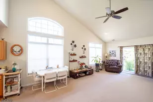 22 Bluffs Ct, Hamburg, NJ 07419 - Photo 10
