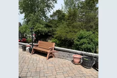 22 Bluffs Ct, Hamburg, NJ 07419 - Photo 2