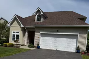 22 Bluffs Ct, Hamburg, NJ 07419 - Photo 1