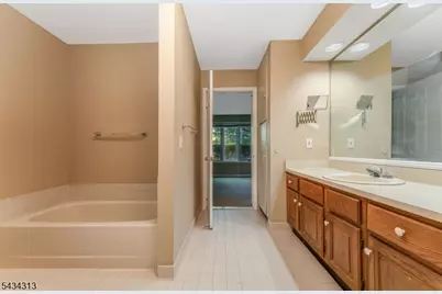 13 Augusta Dr, Clinton Township, NJ 08801 - Photo 12