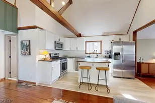 319 Midway Dr, Vernon, NJ 07422 - Photo 4