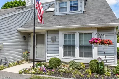 13 Crefeld Ct, Lincoln Park, NJ 07035 - Photo 2
