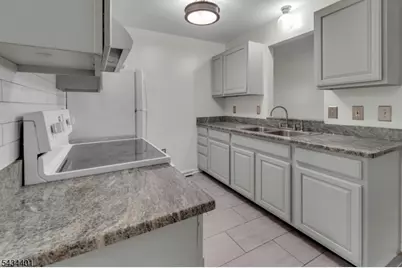 65 Montgomery Ave U2, Irvington, NJ 07111 - Photo 4