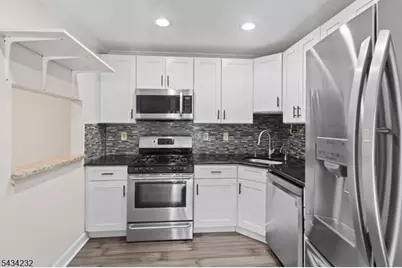 24 Amberly Ct, Franklin Township, NJ 08823 - Photo 4