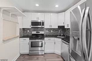 24 Amberly Ct, Franklin Township, NJ 08823 - Photo 4
