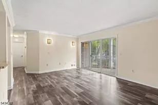 24 Amberly Ct, Franklin Township, NJ 08823 - Photo 2
