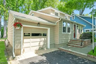 56 Highwood Rd, Parsippany, NJ 07834 - Photo 2