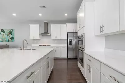 18 McCluskey Pl, Morris Plains, NJ 07950 - Photo 16