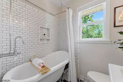 366 Maplewood Ave, Kenilworth, NJ 07033 - Photo 10
