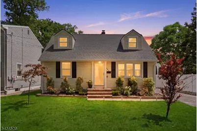 366 Maplewood Ave, Kenilworth, NJ 07033 - Photo 2