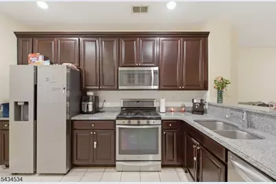 13 Dahlia Ln, Garfield, NJ 07646 - Photo 10