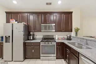 13 Dahlia Ln, Garfield, NJ 07646 - Photo 10