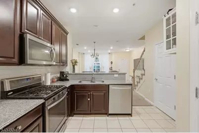 13 Dahlia Ln, Garfield, NJ 07646 - Photo 12