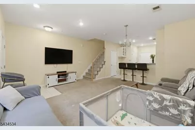 13 Dahlia Ln, Garfield, NJ 07646 - Photo 8