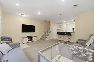 13 Dahlia Ln, Garfield, NJ 07646 - Photo 8