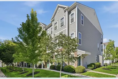 13 Dahlia Ln, Garfield, NJ 07646 - Photo 2