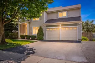 27 Country Lake Dr, Jefferson Township, NJ 07438 - Photo 2