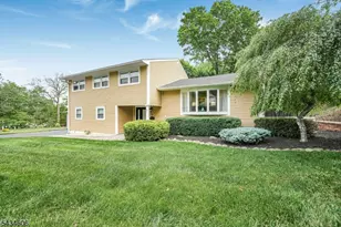 7 Kossuth Pl, Wayne, NJ 07470 - Photo 2
