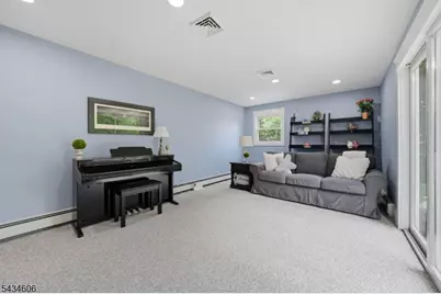 7 Kossuth Pl, Wayne, NJ 07470 - Photo 14