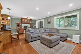 11 Great Gorge Dr, Vernon, NJ 07462 - Photo 2