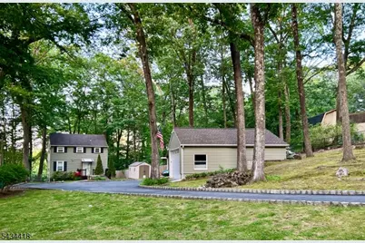 17 Highland Rd, Bloomingdale, NJ 07403 - Photo 2