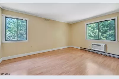 666 Mill St, Belleville Twp., NJ 07109 - Photo 14