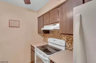 666 Mill St, Belleville Twp., NJ 07109 - Photo 10