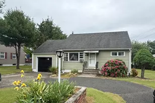 5 Mulberry Ln, Denville, NJ 07834 - Photo 2