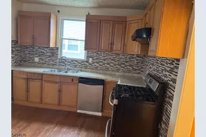 54 Wolf Pl, Hillside, NJ 07205 - Photo 4