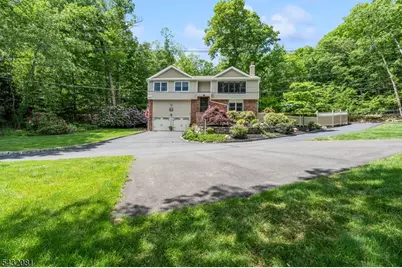 21 Skyline Dr, Hopatcong, NJ 07821 - Photo 8