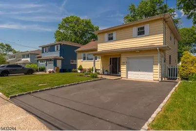 884 Peach Tree Rd, Union Township, NJ 07083 - Photo 2