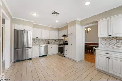 884 Peach Tree Rd, Union Township, NJ 07083 - Photo 8