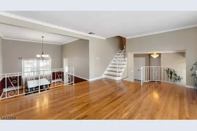 884 Peach Tree Rd, Union Township, NJ 07083 - Photo 4