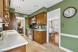 81 Mountain Rd, Verona Twp., NJ 07044 - Photo 10