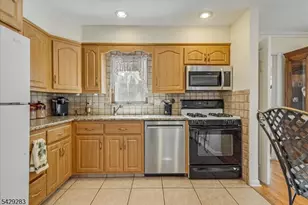 40 Catherine Ct, Cedar Grove, NJ 07009 - Photo 6