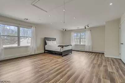 40 Catherine Ct, Cedar Grove, NJ 07009 - Photo 12