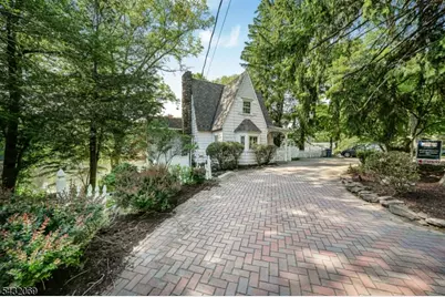 716 Colonial Rd, Franklin Lakes, NJ 07417 - Photo 1